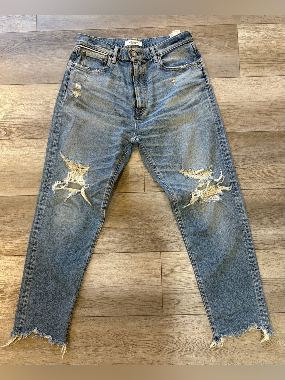 Moussy Vintage Light Blue Distressed Cropped Mom Jeans NWOT